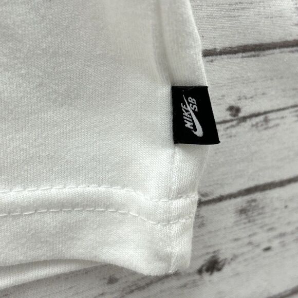 Nike SB X Concepts T-Shirt Men's Medium White Orange Lobster Skater DR0642-100 - Picture 8 of 10